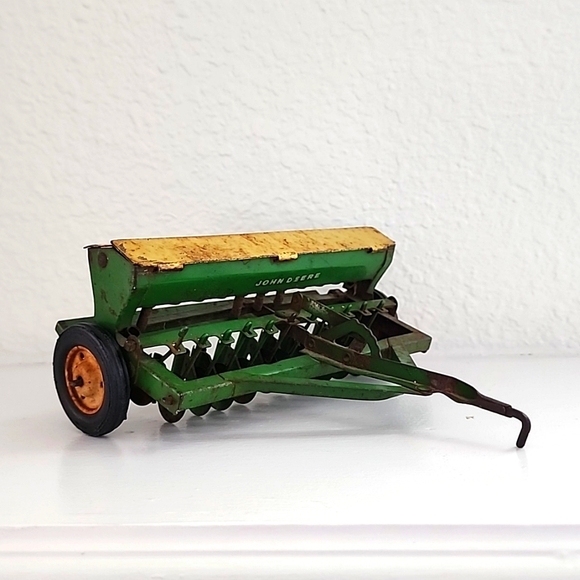 John Deere Grain Drill with yellow lids antique toy - Picture 1 of 4